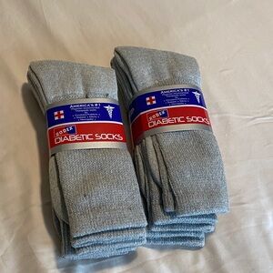 13 pairs of diabetic socks. Fits men’s shoes size 7-13